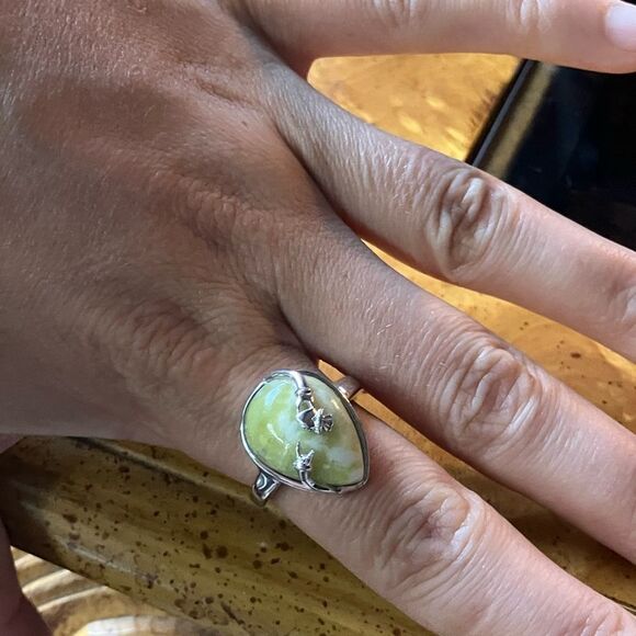 Natural Connemara Marble Sterling Silver Claddagh Ring Size 9 - Picture 4 of 9